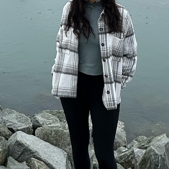 Shacket - Picture 4 of 4